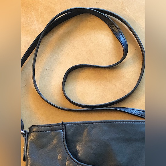 Margot N.Y. Black Leather Heritage Front Pocket Crossbody, Zip Close - Picture 12 of 12